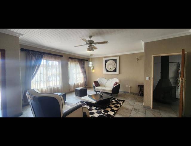 4 BEDROOM HOUSE FOR SALE IN SUNWARD PARK